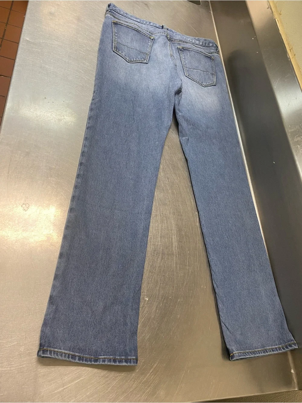 Banana Republic Men’s W34 L34 Slim Straight Jeans in Medium Blue
